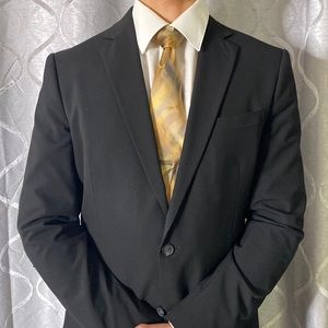 John Ashford Men's necktie. Gold petal pattern. 60 inches